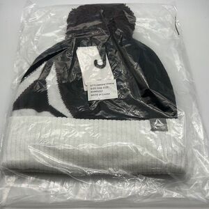 Reebok Women's‎ Logo Intarsia Pom Beanie-NWT-O/S